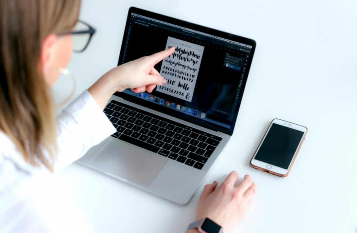 Digitale Tools für Finanzplanung auf modernen Geräten